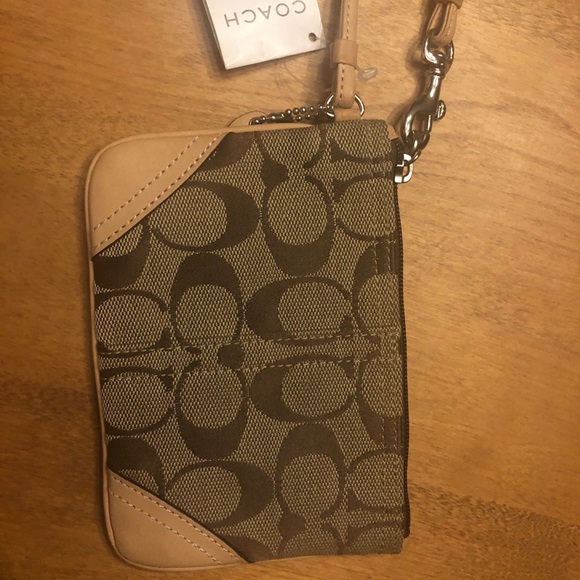 Brand new Coach wristlet - Picture 2 of 2